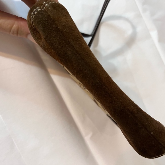 COACH Gorgeous Wristlet!! Coach Signature with brown suede ✨🤩 5013 - Picture 3 of 7